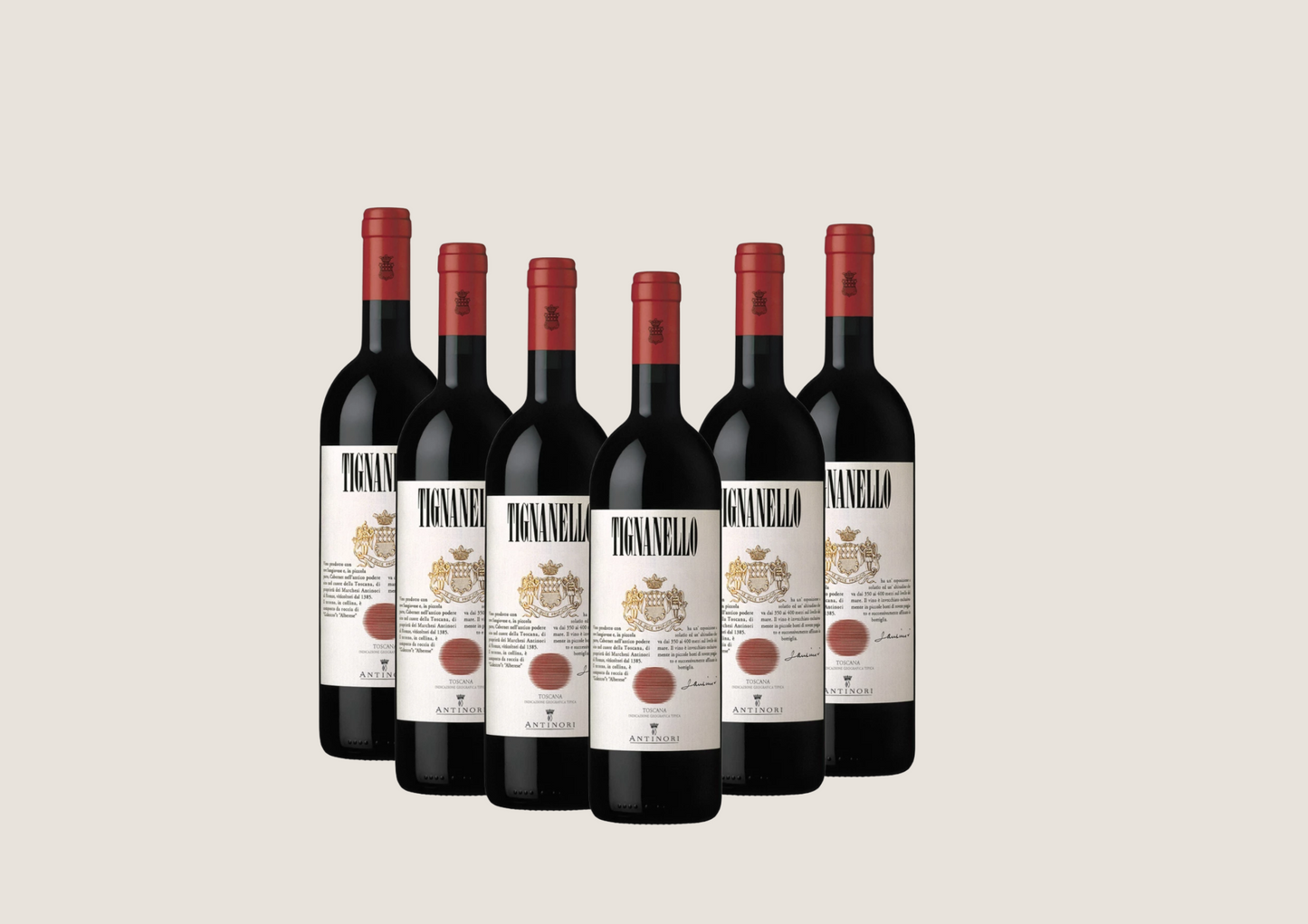 Sechs Flaschen Rotwein Tignanello mit rotem Verschluss nebeneinander vor hellem Hintergrund.