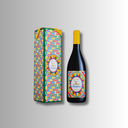 Flasche Isolano von Donnafugata mit farbenfrohem Dolce-&-Gabbana-Etui im Mosaikdesign.