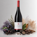 „Skouras Fleva Syrah 2024 mit Pflaumen, Kirschen, Brombeeren, dunkler Schokolade und würzigen Noten.“