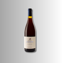 Kir-Yianni Ramnista Xinomavro in schlanker Flasche mit hellem Etikett vor grauem Hintergrund.