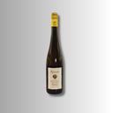 Riesling-Spätlese von Künstler aus Hattenheim, schlanke Flasche mit goldenem Schraubverschluss.