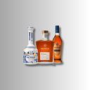 Drei Metaxa-Abfüllungen nebeneinander: Grande Fine, Private Reserve und 7 Sterne vor hellem Hintergrund.