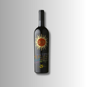 Schwarze Weinflasche mit goldener Sonnenprägung und farbiger Jubiläumsaufschrift.